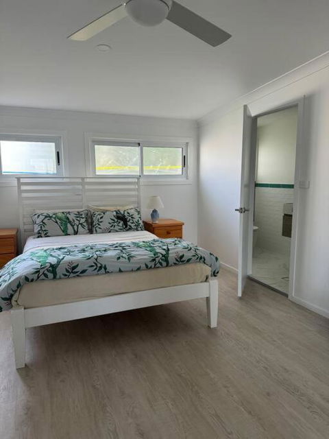 Rare Broulee Beachfront House - Darwin Holiday 1