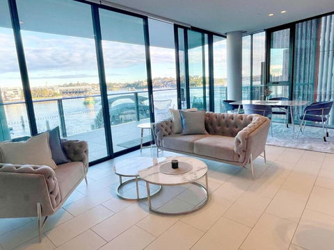 RARE Luxury Waterfront Living - Darwin Holiday 0