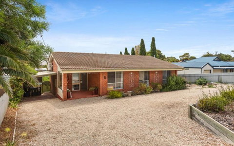 Ratties Residence 6 Carnegie St Port Ellliot - No Linen Included - Darwin Holiday 2