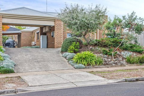 Reconnect On Daly I Epworth And Deakin - Darwin Holiday 0