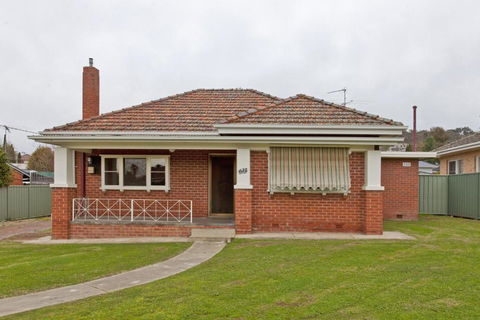 Red Brick Beauty - Central Cottage - Darwin Holiday 0