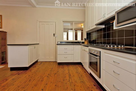Red Brick Beauty - Central Cottage - Darwin Holiday 1