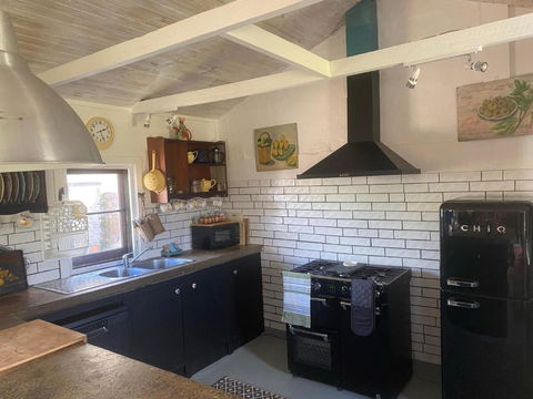 Private Country Escape With Valley Views - Darwin Holiday 0