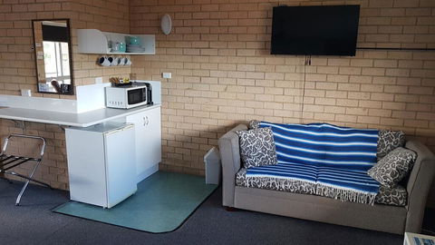 Avlon Gardens Motel - Darwin Holiday 1