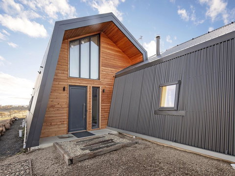 Avonside Alpine Estate Cabin 2 - Darwin Holiday 1