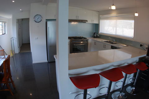 Award Winning Beach Front Retreat - Darwin Holiday 2