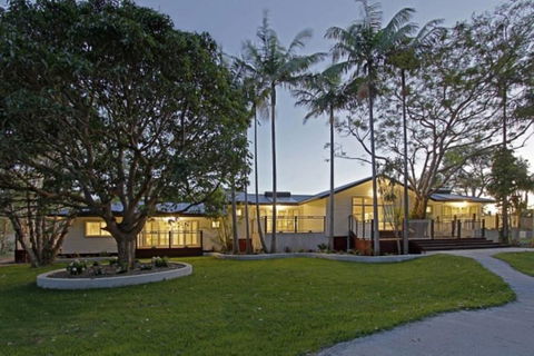 Away On Belongil Fields - Darwin Holiday 0