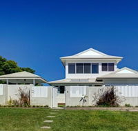 Away on Seaview Street - Darwin Holiday