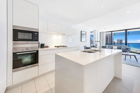 Awesome Ocean Views Broadbeach WiFi, Netflix, Wine - Darwin Holiday 3