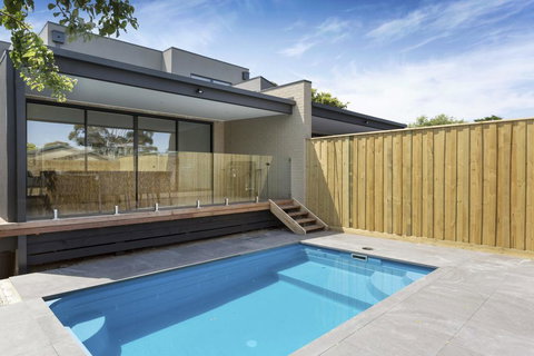 AZURE - ROSEBUD - Darwin Holiday 0