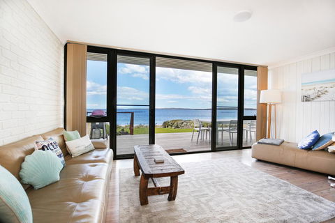 Azure Absolute Beachfront - Pet Friendly - Darwin Holiday 2