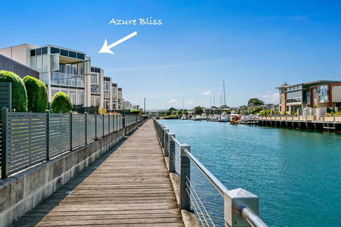 Azure Bliss Family Escape Opposite Beach With Heated Pool Access - Darwin Holiday 1