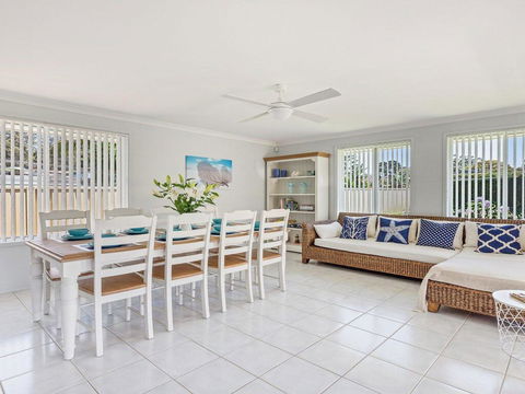Azure Waters - Perfectly Positioned With Ocean Views - Darwin Holiday 1