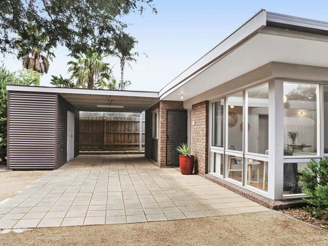Backyard Bliss - Darwin Holiday 0