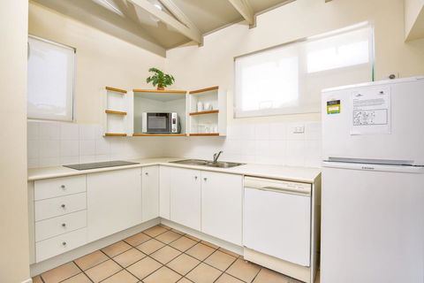 Baden 11 - Rainbow Shores, Couples Beachside Escape, Aircon, Pools - Darwin Holiday 1