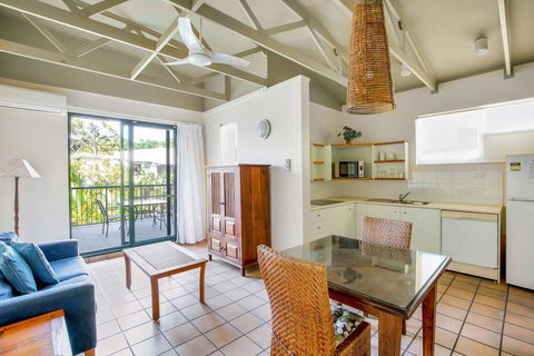 Baden 11 - Rainbow Shores, Couples Beachside Escape, Aircon, Pools - Darwin Holiday 0