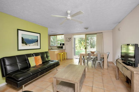 Baden 35 - Rainbow Shores, Walk To Beach, Pools, Tennis Court - Darwin Holiday 0