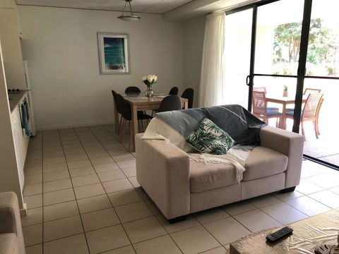 Baden 42 - Rainbow Shores, Ground Floor Unit, Air Conditioned, Overlooking Outdoor Spa - Darwin Holiday 2