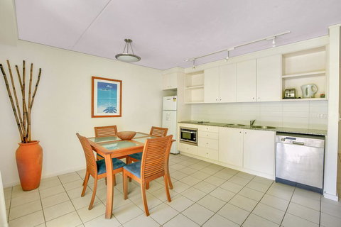 Baden 61 - Rainbow Shores, Air Conditioned Unit, Walk To Beach, Pool, Tennis Court - Darwin Holiday 3