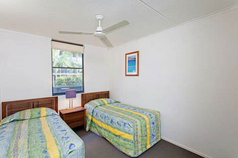 Baden 74 - Rainbow Shores, Top Floor, Air Conditioned Unit, Walk To Beach - Darwin Holiday 1