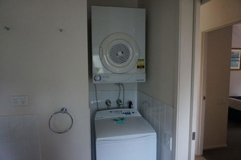 Baden 80 - Rainbow Shores, Air Conditioned Unit, Top Floor, Walk To Beach - Darwin Holiday 1