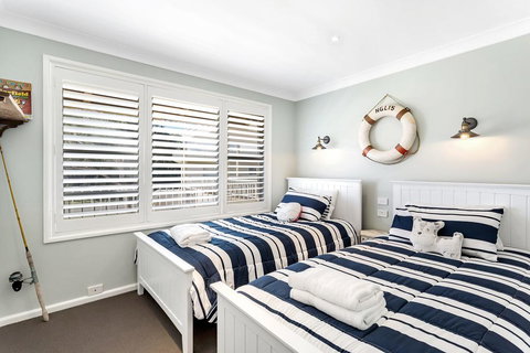 Bagnall Avenue, 1 - Darwin Holiday 3