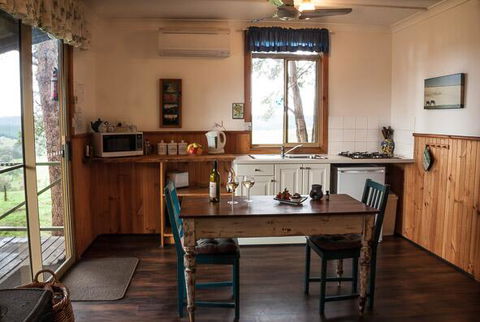 Balingup Heights Hilltop Forest Cottages - Darwin Holiday 1