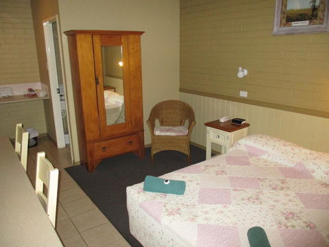Barcaldine Country Motor Inn - Darwin Holiday 1