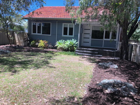 Barefoot Beach Cottage - Busselton - Darwin Holiday 0