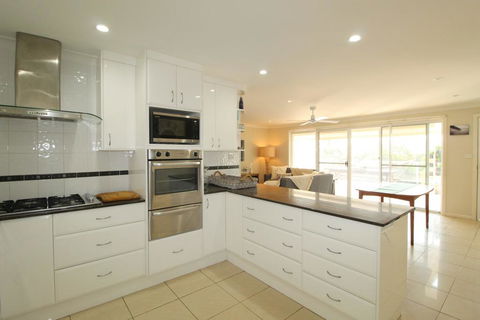 Barefoot, 32 Skyline Crescent, Crescent Head - Darwin Holiday 2