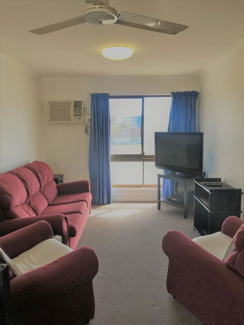 Bargara Beach Motor Inn - Darwin Holiday 3