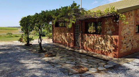 Barossa Glen - Henri's Cottage - Bed & Breakfast - Darwin Holiday 0
