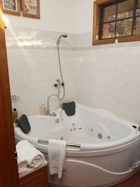 Barossa Glen - Henri's Cottage - Bed & Breakfast - Darwin Holiday 3