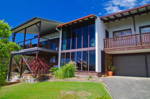 Barrels Beach House, 28 Dulconghi Street - Darwin Holiday 0