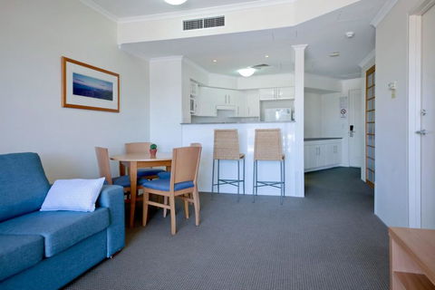 Barrington, 713/35-45 Shoal Bay Road - Darwin Holiday 3