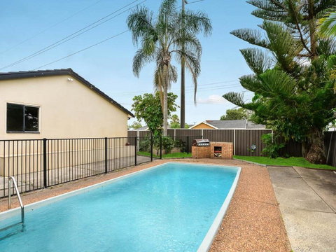 Bass House - Darwin Holiday 0