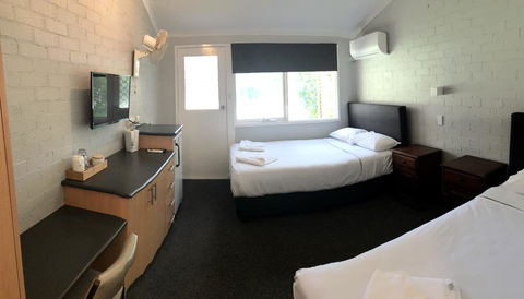 Bateau Bay Hotel - Darwin Holiday 1