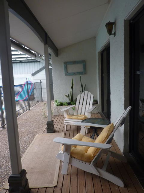 Batemans Bay Manor - Bed And Breakfast - Darwin Holiday 1