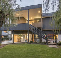 Bay View Retreat - Stunning Ocean Views and 300 metres To Beach - Darwin Holiday