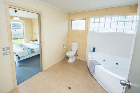 Bayview No 1 - Next To The Beach! - Darwin Holiday 1