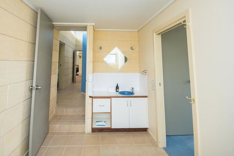 Bayview No 1 - Next To The Beach! - Darwin Holiday 3
