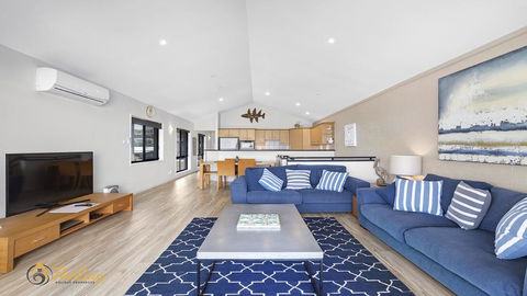 Beach House 72A Marine Drive - Fingal Bay - Darwin Holiday 2