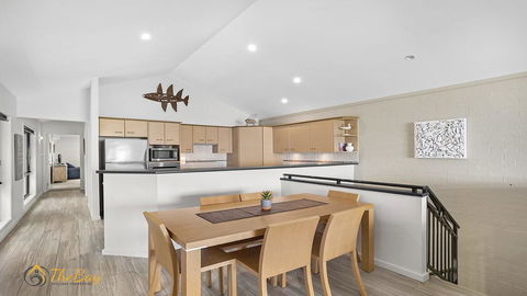 Beach House 72A Marine Drive - Fingal Bay - Darwin Holiday 3