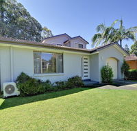 Beach House' 8 Mistral Close - large house with aircon - Darwin Holiday
