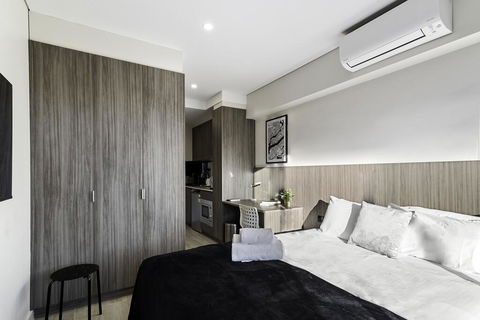 BEACH LOCATION STUDIO // CLOVELLY 3 - Darwin Holiday 3