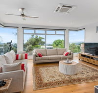 Beach Road Luxury with Ocean Views - Darwin Holiday