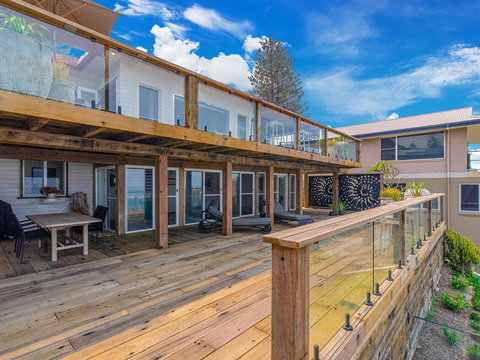 Beach Shack On Main Yamba Magnificent Views Photos Available Shortly Free WiFi - Darwin Holiday 3