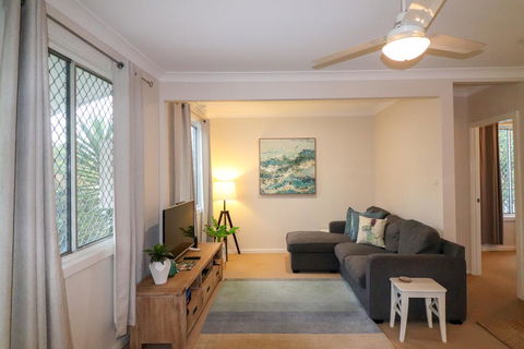 Beach Side Cottage At Blacksmiths - Darwin Holiday 3