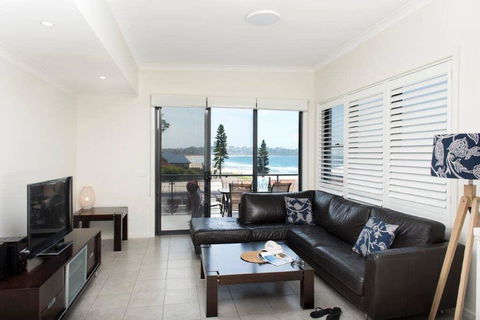 Beachfront 8 - Darwin Holiday 3