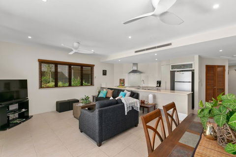 Beachfront Apartment With Ocean Views - Darwin Holiday 3